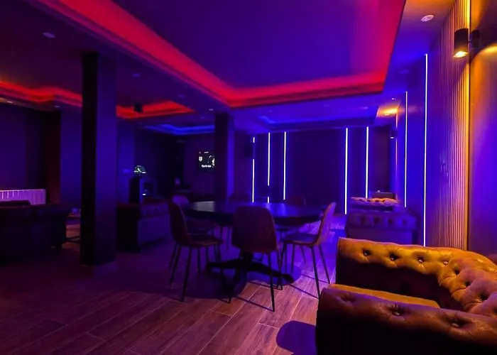 De Luxe, Piscine Chauffee & Nature Villa