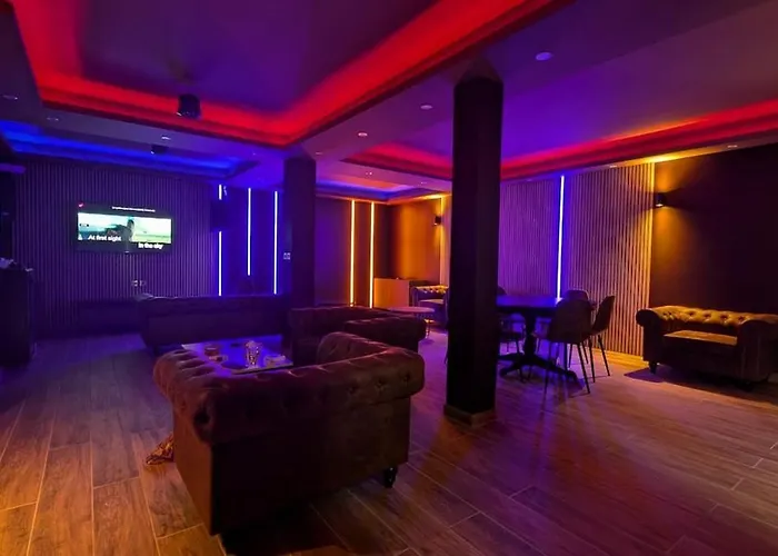 De Luxe, Piscine Chauffee & Nature Vitrai-Sous-Laigle