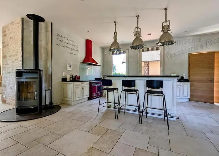 De Luxe, Piscine Chauffee & Nature Vitrai-Sous-Laigle