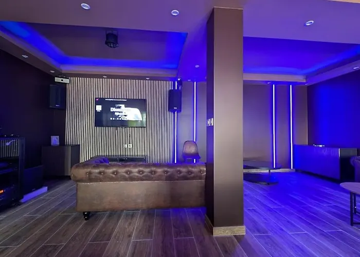 De Luxe, Piscine Chauffee & Nature Vitrai-Sous-Laigle