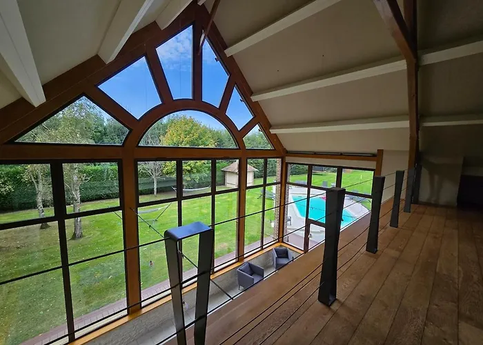 De Luxe, Piscine Chauffee & Nature Villa