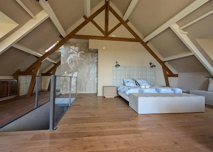 De Luxe, Piscine Chauffee & Nature Vitrai-Sous-Laigle